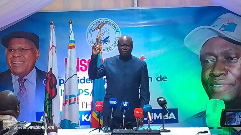 Augustin Kabuya accuse Martin Fayulu de mensonges lors d'une conférence de presse.