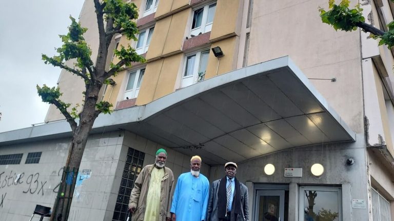 À Saint-Denis, les anciens bloquent la démolition du foyer Adoma pour préserver leurs coutumes.