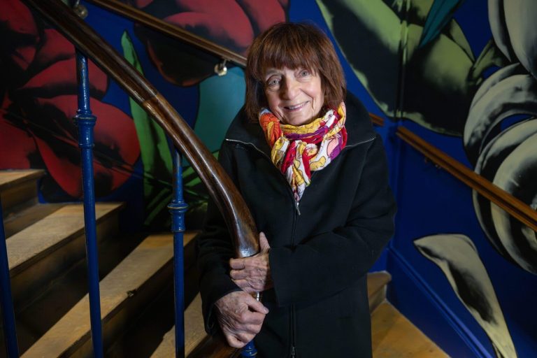 Monique Pinçon-Charlot alerte sur la violence des riches face au chaos climatique mondial.