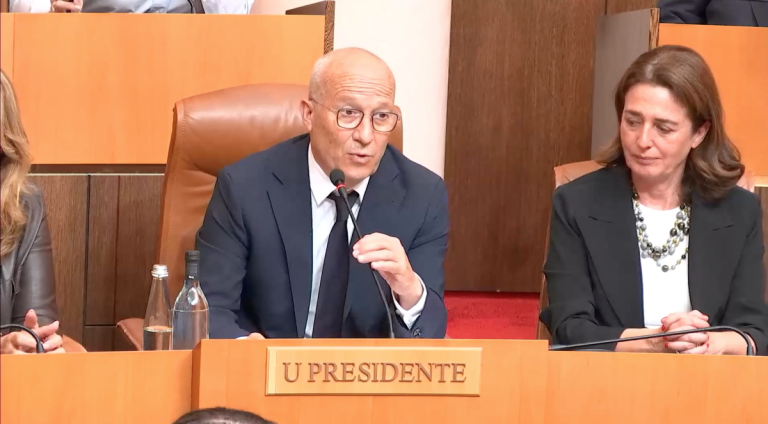 Le nouveau président du Conseil exécutif de Corse prend ses fonctions et annonce ses priorités.