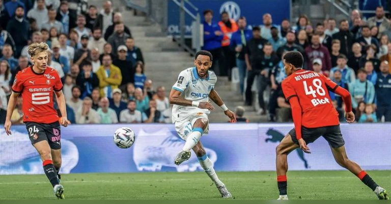 Rennes s&rsquo;incline face à Marseille au Vélodrome lors d&rsquo;un match décisif de Ligue 1.