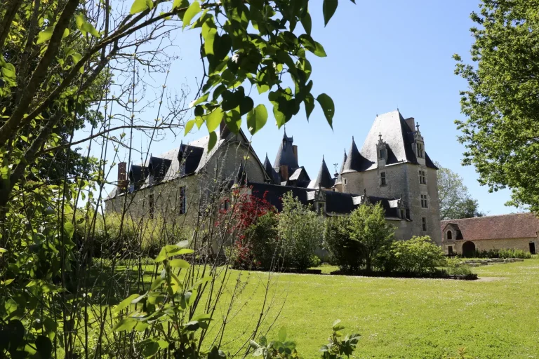 Visite du Château de Fougères-sur-Bièvre : horaires et secrets médiévaux pour 2026