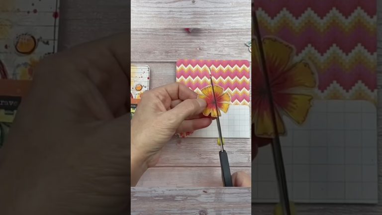 Création d'une carte de journal : techniques de mixed media pour le scrapbooking en France.