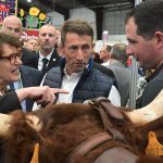 Éleveurs de Bretagne alertent la ministre de l&rsquo;Agriculture sur leur mal-être à Rennes.