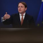 La Commission européenne clôt l&rsquo;enquête sur Várhelyi sans poursuites pour espionnage.