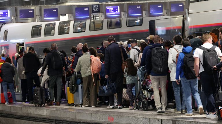 Réservations de train en forte hausse pour Paris le 30 mai avec Damso et Aya Nakamura.