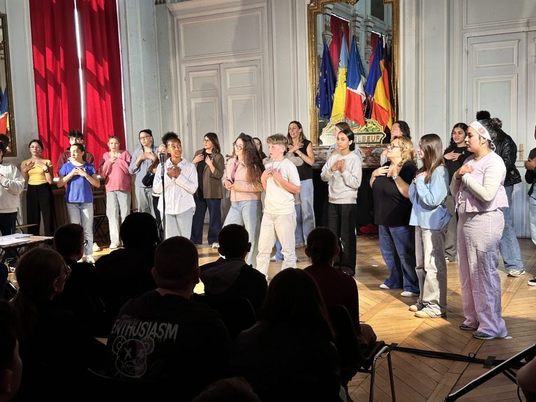 Le collège Mandela présente un spectacle abordant les maux de la société actuelle.