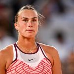 Sabalenka espère retrouver le drapeau bélarusse après la décision du CIO sur les athlètes.