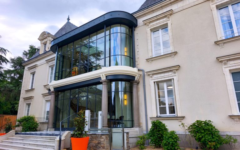 Le Château de Portereau, nouvel hôtel 4 étoiles à Vertou, ouvre après 10 millions d&rsquo;euros d&rsquo;investissement.