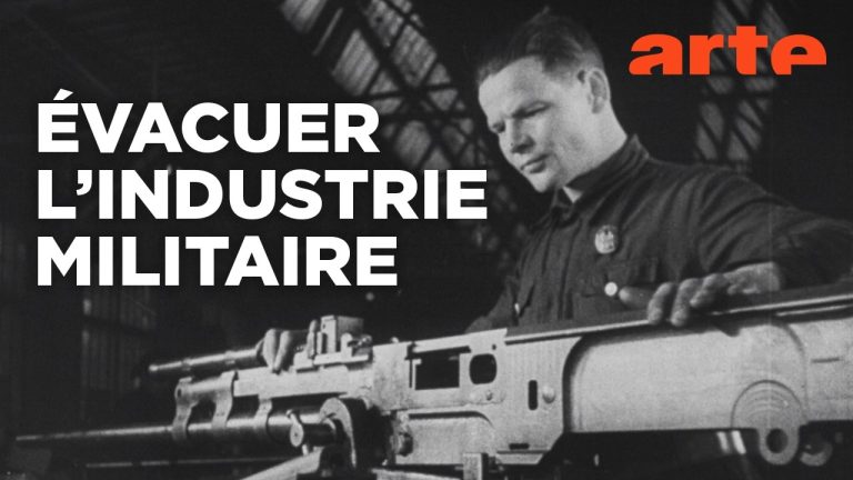 Les usines soviétiques produisent pour contrer l'armée allemande d'Hitler en 1941