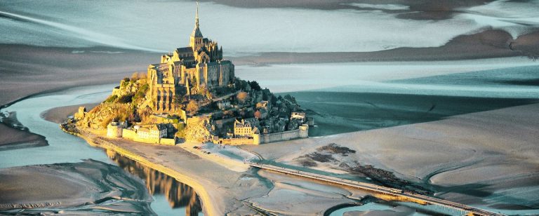 Syndicat mixte du littoral de la Baie du Mont-Saint-Michel : nouveaux projets de préservation environnementale.