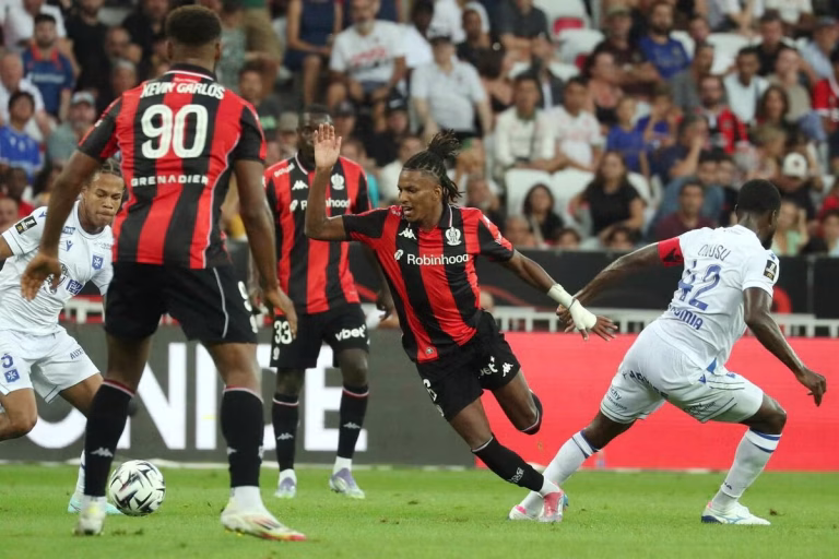 Match crucial pour l&rsquo;OGC Nice : Défaite interdite contre Auxerre
