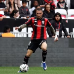 Claude Puel renforce le milieu de terrain de l&rsquo;OGC Nice avant le match décisif à Auxerre.