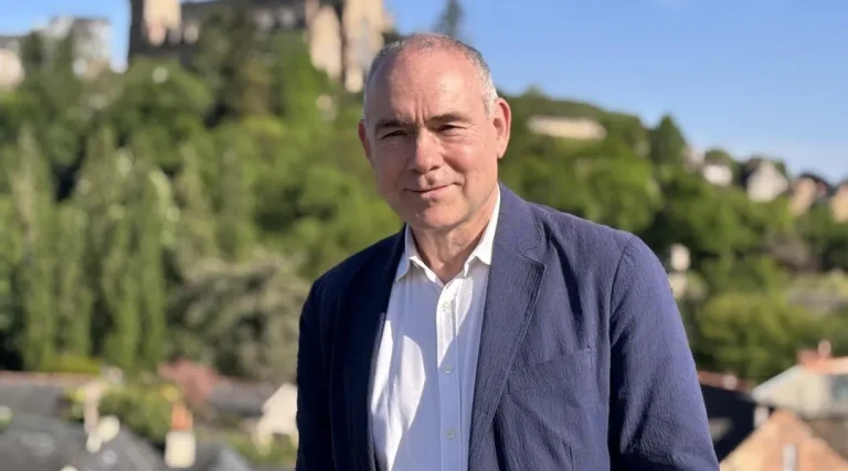 Christophe Boltanski explore son histoire intime normande dans « Le trait de côte »