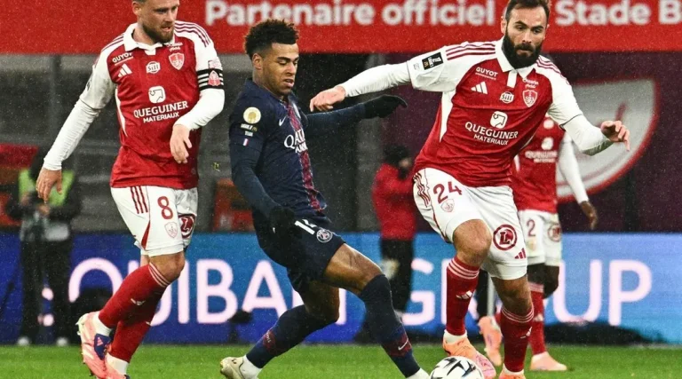 PSG affronte le Stade Brestois pour relancer ses ambitions en Ligue 1.