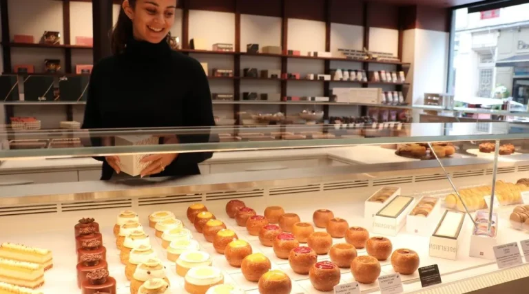 Vincent Guerlais ouvre une nouvelle boutique de pâtisserie à Saint-Malo.