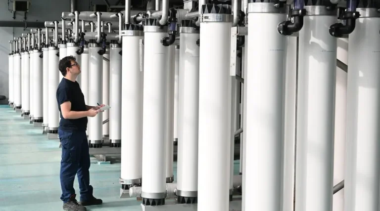 À Angers, une élue interroge la qualité de l&rsquo;eau potable distribuée aux habitants.