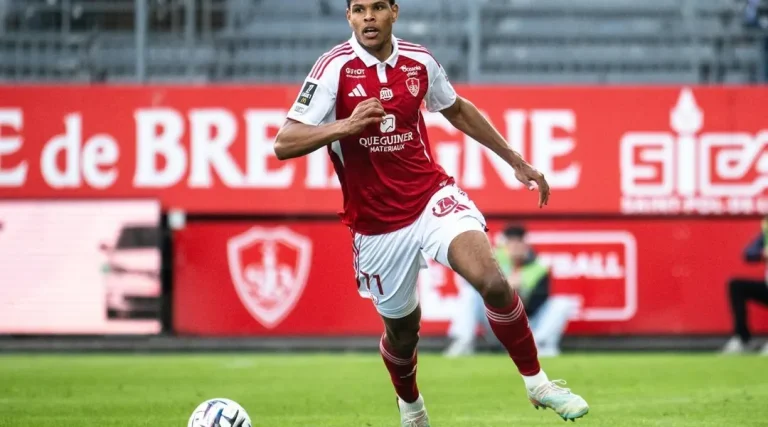 Raphaël Le Guen évoque sa première au Stade Brestois lors d&rsquo;un match au stade Le Blé