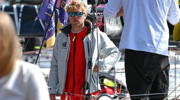 Paul Cousin, le jeune skieur français, vise une performance au Solitaire du Figaro 2023.