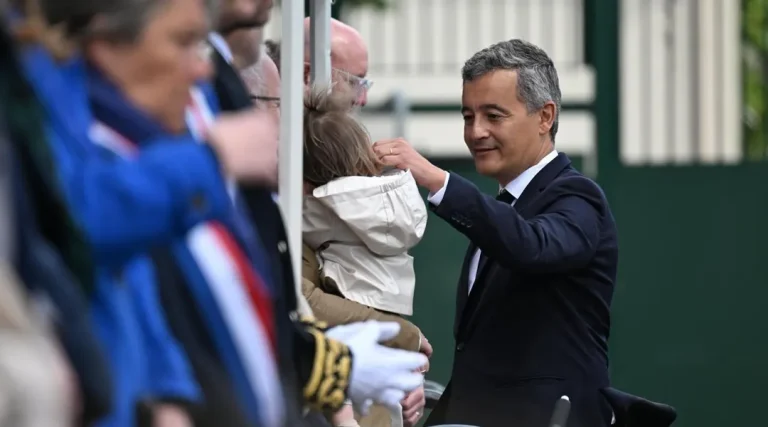 Gérald Darmanin rend hommage aux agents pénitentiaires à Incarville, deux ans après l&rsquo;attaque.