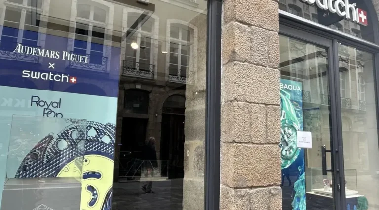 Fermeture du magasin Swatch à Rennes après une longue file d&rsquo;attente ce samedi