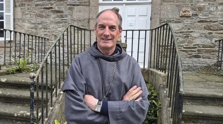 Le cardinal Bustillo préside le pardon de Saint-Yves à Tréguier, promouvant la spiritualité apaisante.