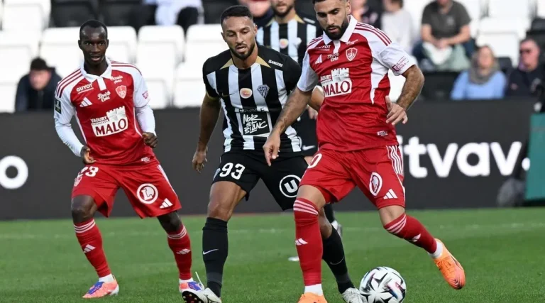 Brest affronte Angers avec des compositions modifiées pour un match décisif en Ligue 1