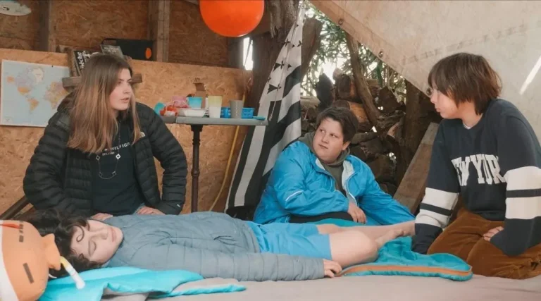 À Penmarc’h, des adolescents réalisent un film en participant à toutes les étapes du projet.