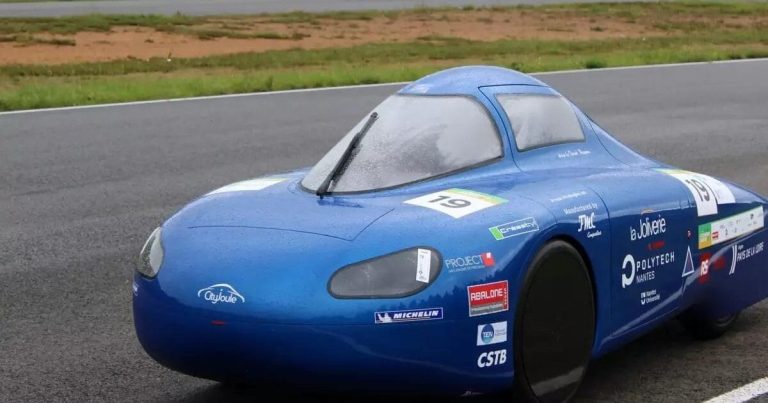 Des lycéens et étudiants européens à Fay-de-Bretagne pour tester des prototypes de voitures du futur