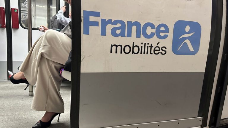 Sécurisation des zones publiques : peu de réactions des voyageuses face à la foule.