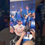 Schalke 04 : les joueurs en conférence de presse pour célébrer leur montée en Bundesliga.