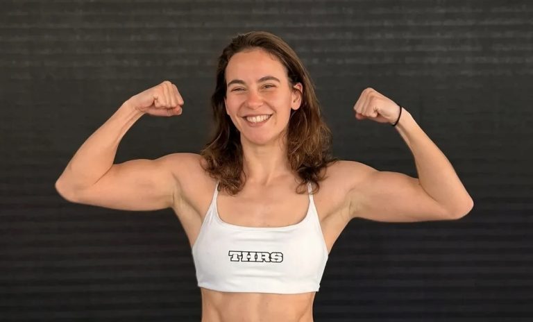 Odélia Ben Ephraïm analyse les techniques de la boxe avec un regard chirurgical.