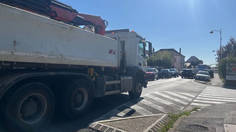 Un camion-benne volé arrêté par la Bac sur le bas-côté près de Roissy.