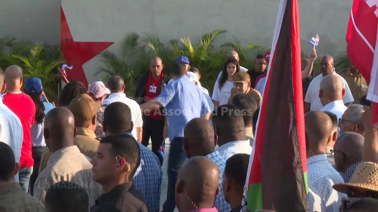 Trabajadores en Latinoamérica protestan el 1 de mayo por mejores condiciones laborales.