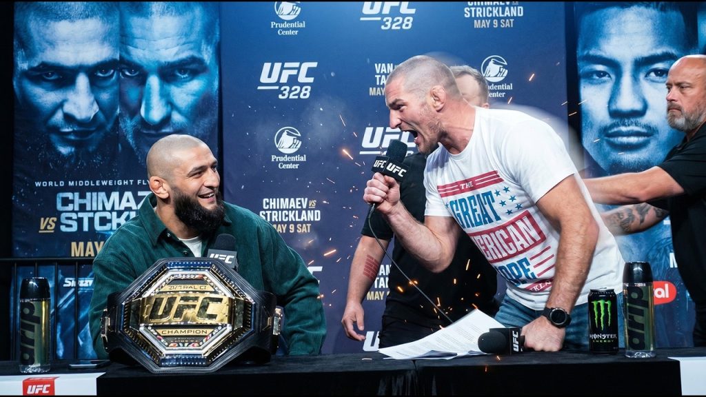 UFC 328 : Khamzat Chimaev et Sean Strickland se rencontrent lors de la conférence de presse.