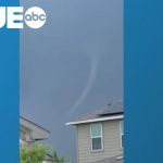 Un nuage en entonnoir observé près de Hutto, alertes météorologiques en cours.