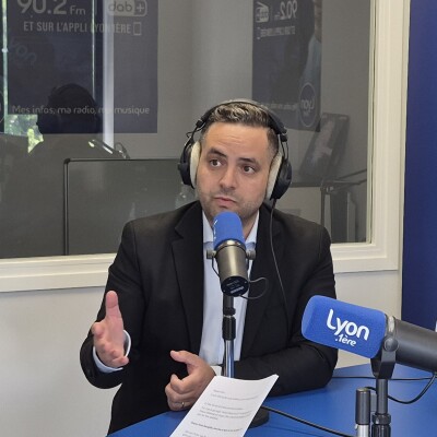 Issam Benzeghiba, Maire de Meyzieu, évoque les défis de la gouvernance locale.