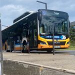 Un chauffeur de bus à Nice confie son véhicule à un ami, causant un accident.