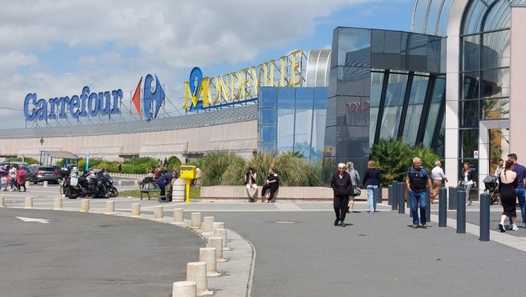 Trois magasins fermés à Caen en raison de nuisances sonores et d&rsquo;un feu d&rsquo;artifice