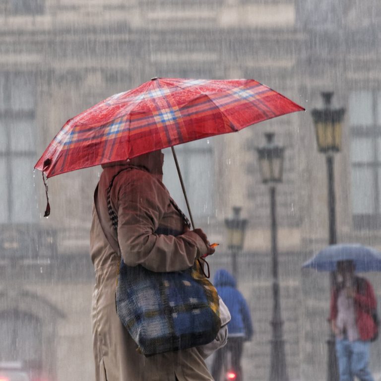 Orages prévus à Paris et en Île-de-France : horaires et zones touchées.