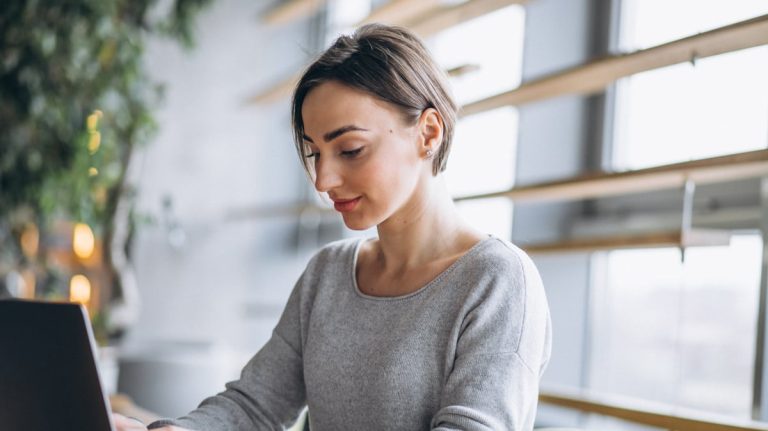 Reconversion professionnelle : analyse des avis sur Studi en France et leurs implications.