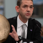 La NASA propose de reclasser Pluton comme planète dans le système solaire.