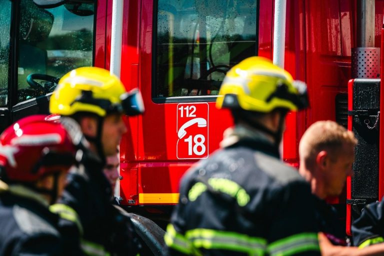 Incendie mortel dans un immeuble près de Lyon, trois victimes et enquête criminelle ouverte
