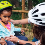 Tout ce qu’il faut savoir pour faire du vélo avec un enfant assis à l’arrière