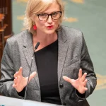 Sofie Merckx (PTB) exige une taxe équitable sur le patrimoine des riches pour des soins de santé abordables.