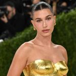 Mango présente une collection capsule d&rsquo;été en collaboration avec Hailey Bieber.