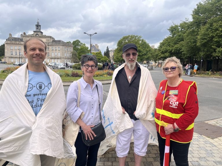 Des salariés de Frévial manifestent contre la fermeture du site de Lonrai dans l&rsquo;Orne.