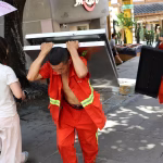 Chongqing : Le métier de « bangbang » en déclin face à la modernisation du secteur du transport.