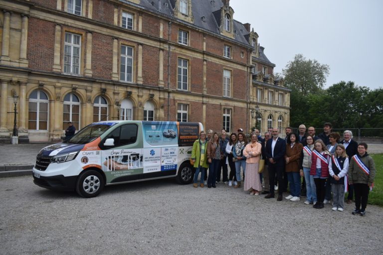 La ville d&rsquo;Eu lance un minibus gratuit pour le transport des seniors.