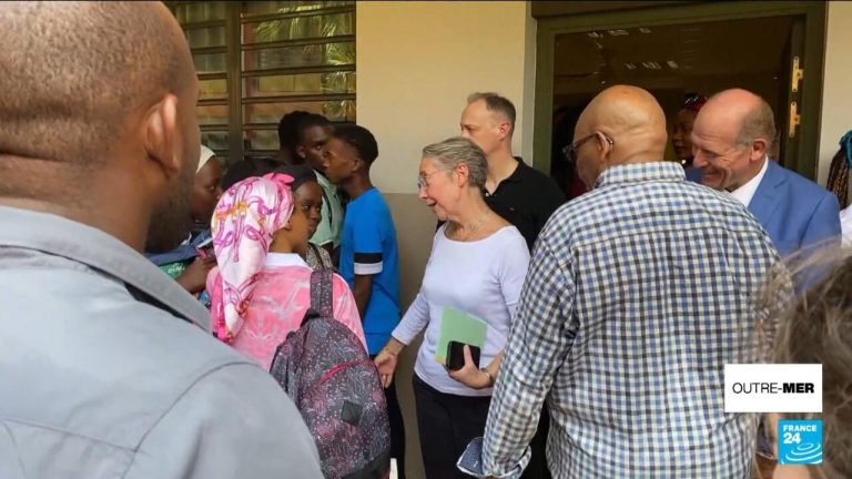 Visite de M. Valls et É. Borne à Mayotte, l&rsquo;archipel face à des défis de relèvement après Chido